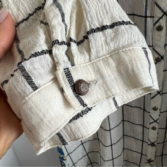 Soft Surrounding Tunic Back Floral Sheer Panel with Front Window Pane Medium P - Picture 9 of 11